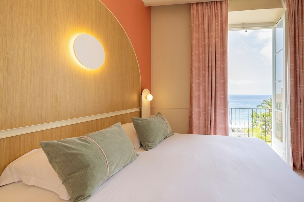 غرفة بسرير مزدوج أو سريرين منفصلين بإطلالة على البحر، Hotel Vacances Bleues Le Balmoral 5/10