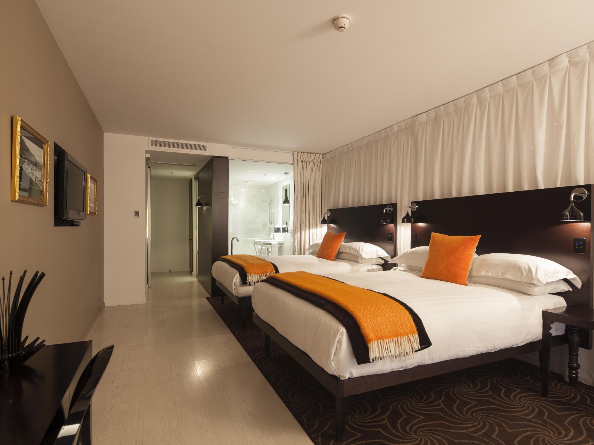 Gondola, Twin Beds