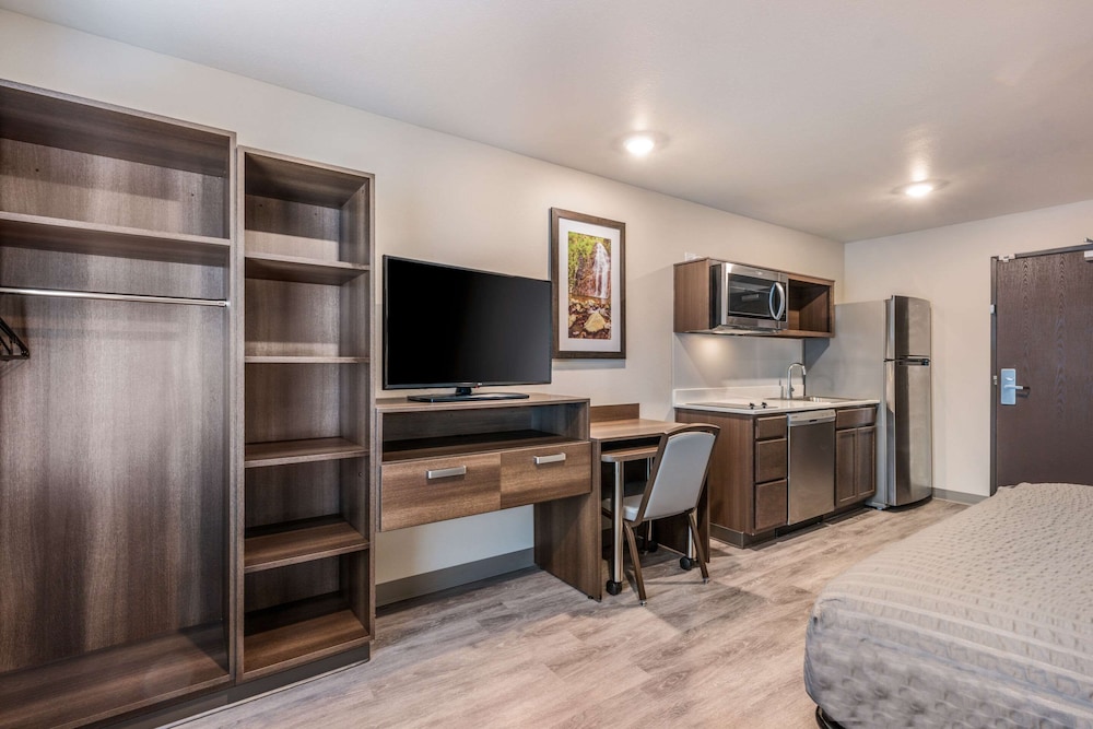 WoodSpring Suites Linden 14/23
