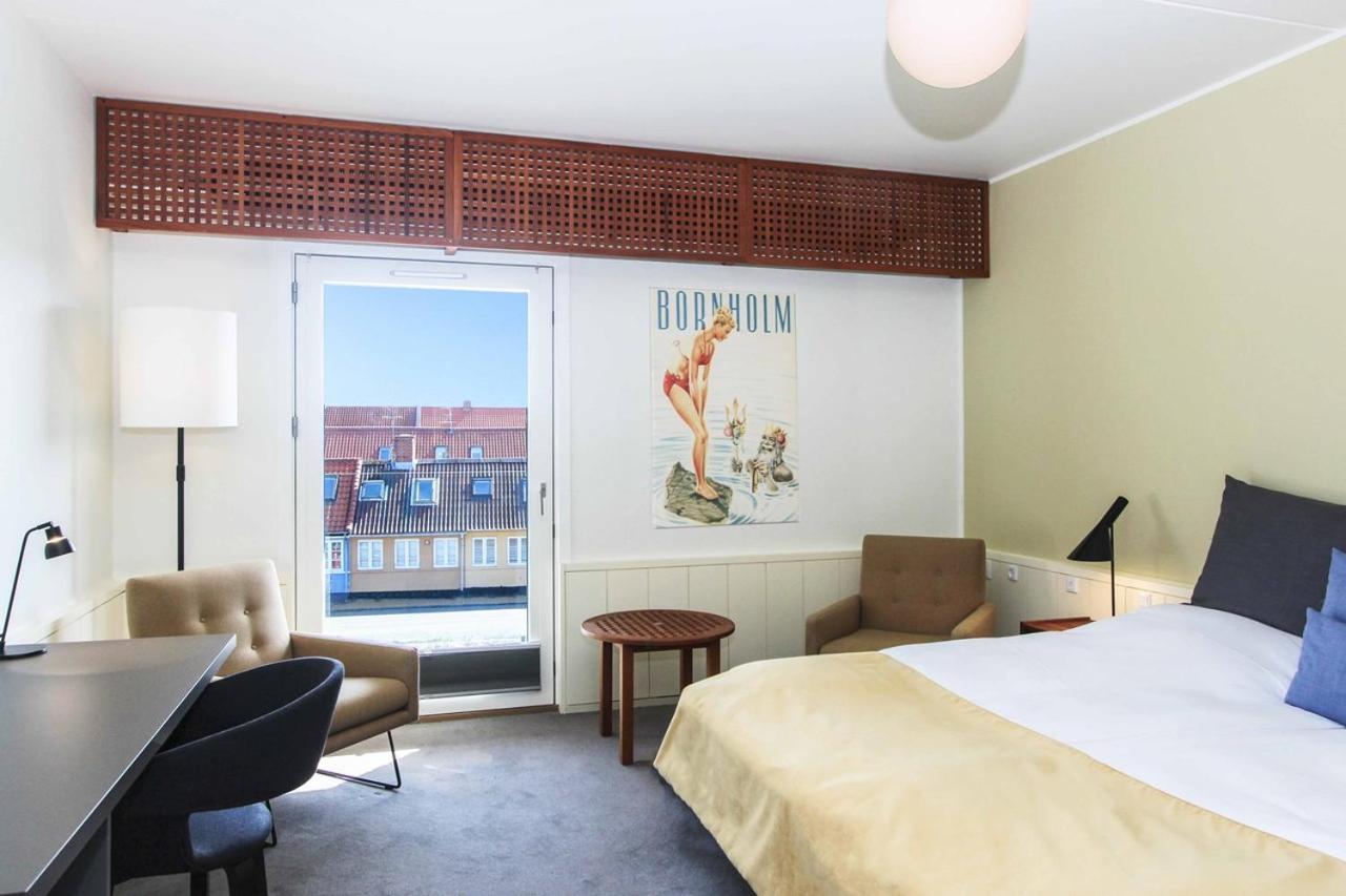 Room, Double Bed, City View