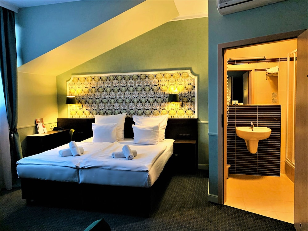 ROOM, ATTIC