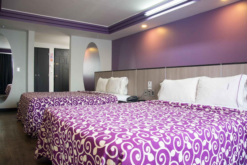ROOM, TWIN BEDS