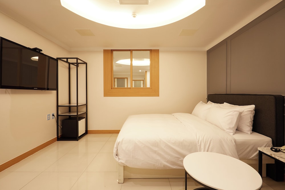 JM Hotel 24/66