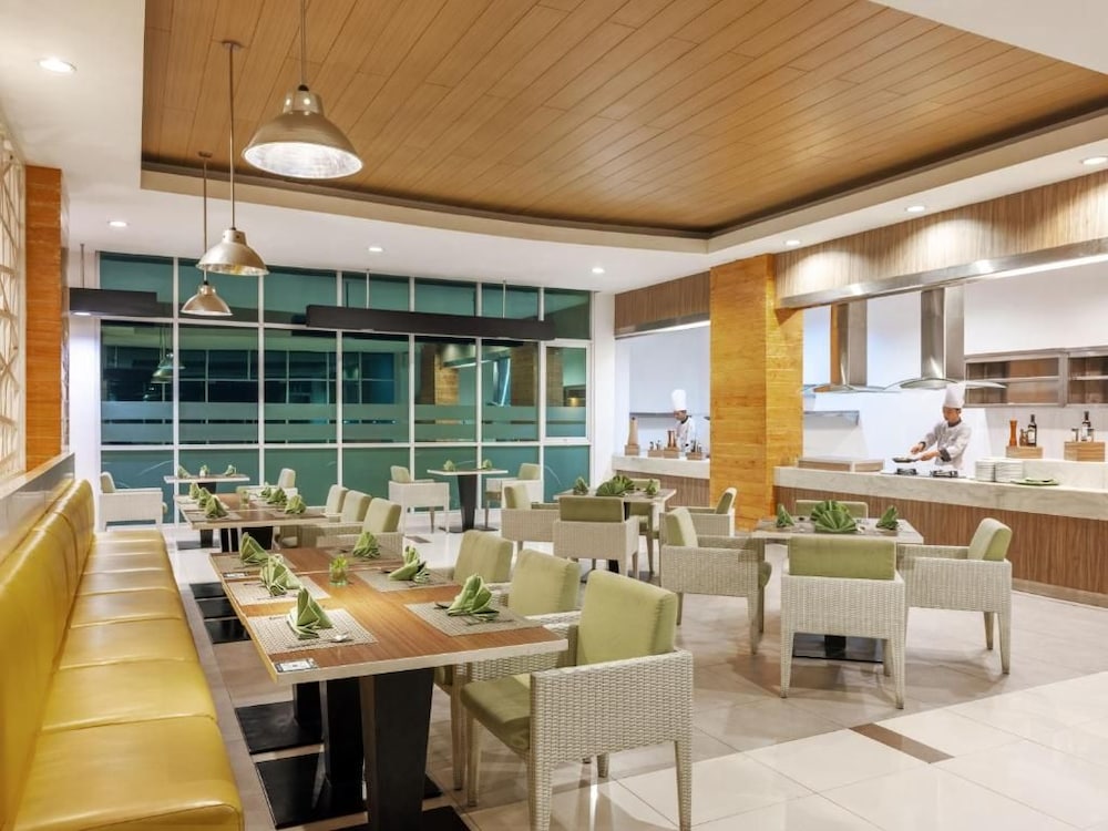 Hotel Santika Cikarang 35/49