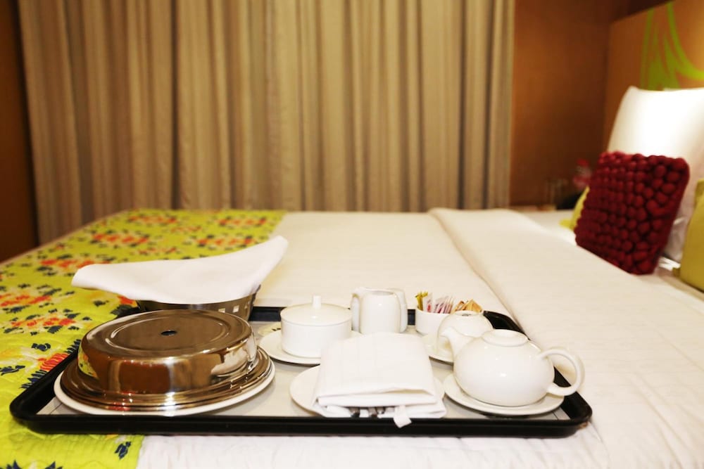 The Beatle Hotel 19/35