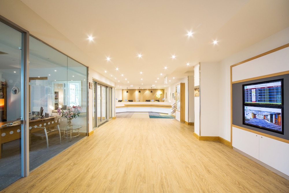 Holiday Inn Gatwick Airport 26/75