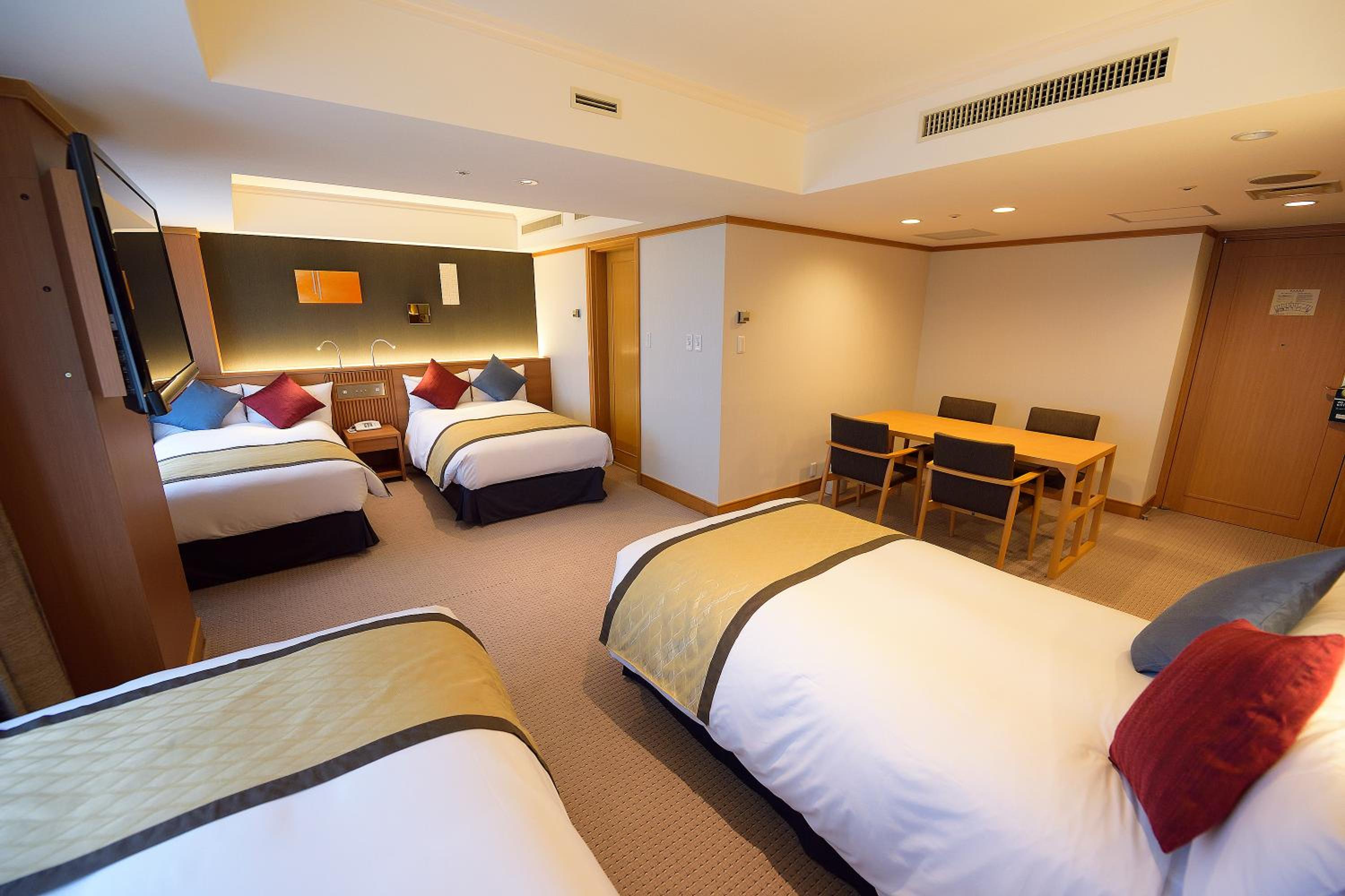 Moderate, Quadruple, 4 Beds, West Wing