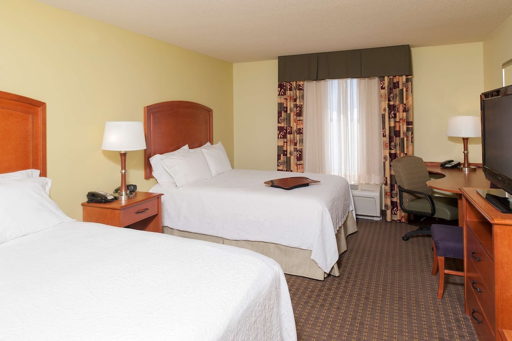 Hampton Inn Macomb 16/63