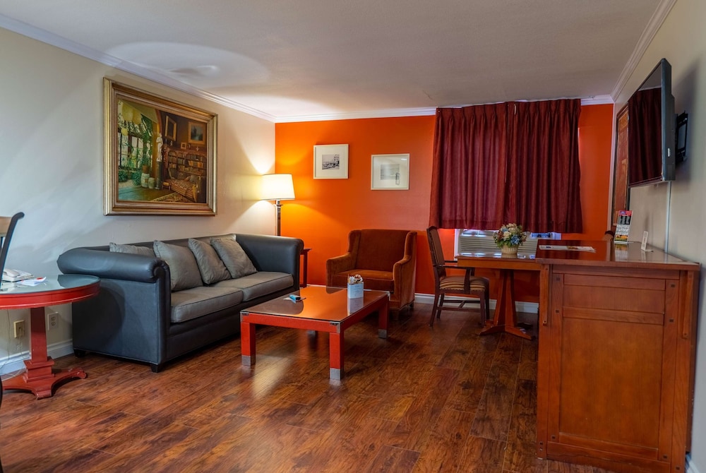 Howard Johnson By Wyndham Buena Park 21/34