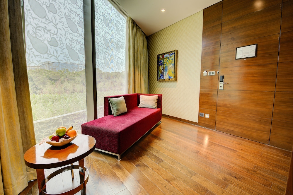 Niranta Airport Transit Hotel & Lounge Terminal 2 Arrivals 65/78