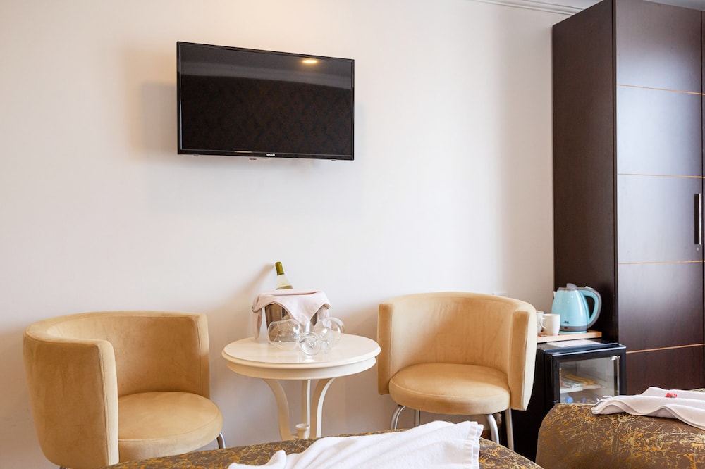 KUMRU HOTEL 43/50