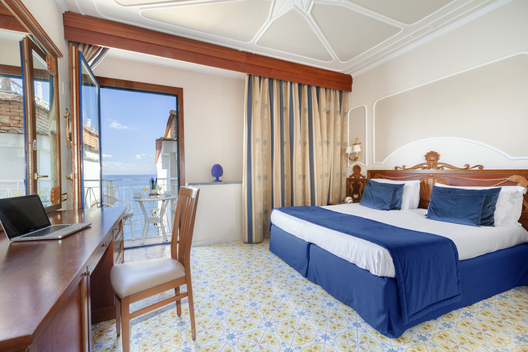 SUPERIOR, DOUBLE BED, SEA VIEW, BALCONY