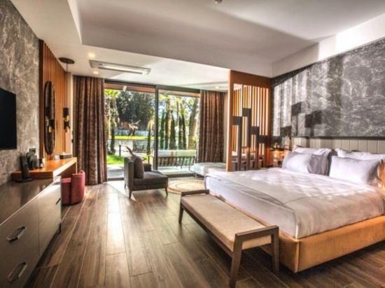Deluxe, 1 King and 1 Single Beds, Private Garden, Terrace, Large