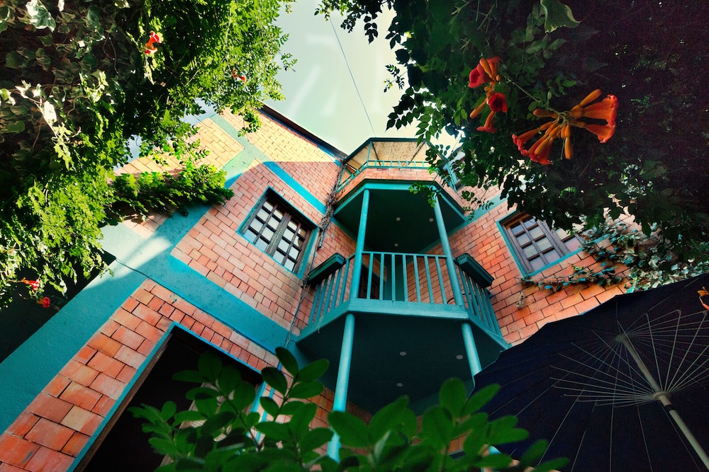 Demi Hotel 2/42