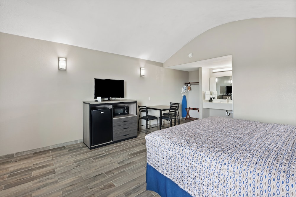 Blue Wave Inn 33/50