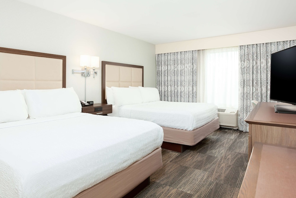 Hampton Inn and Suites Niles Warren OH 20/77