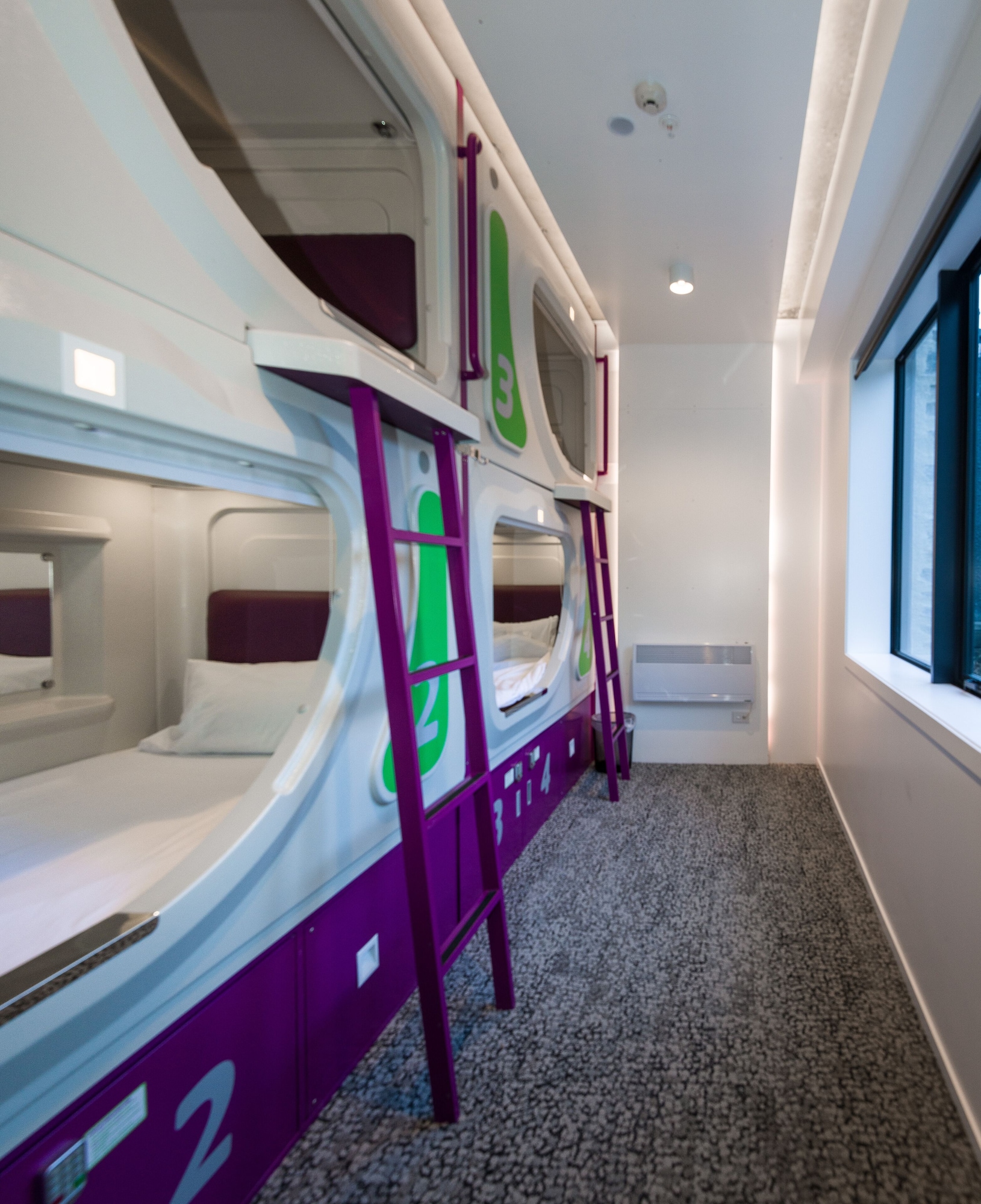 Mixed Dorm, 8 People, Twin Beds