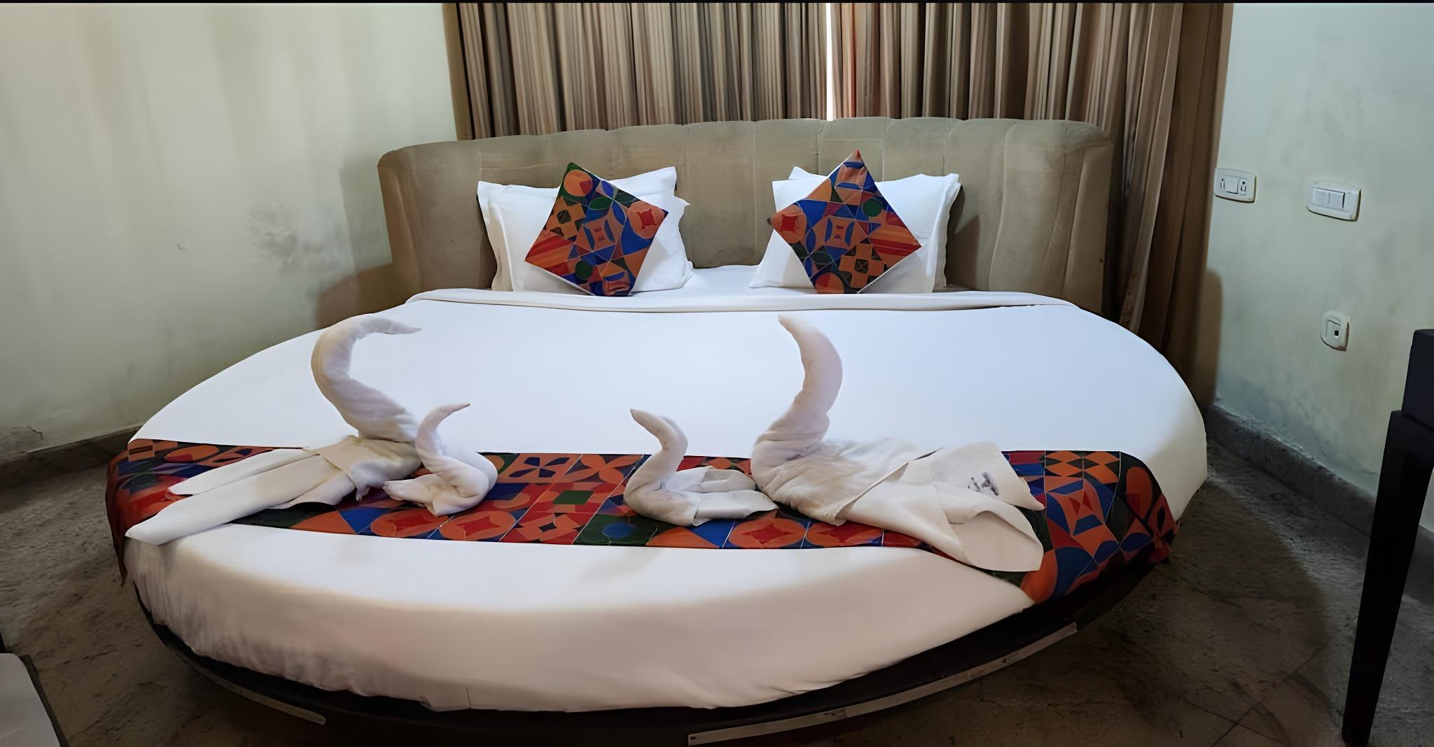 CRYSTAL PARK INN 20/25