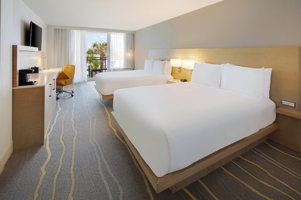 ROOM, 2 QUEEN BEDS, PARTIAL OCEAN VIEW, BALCONY, ACCESSIBLE