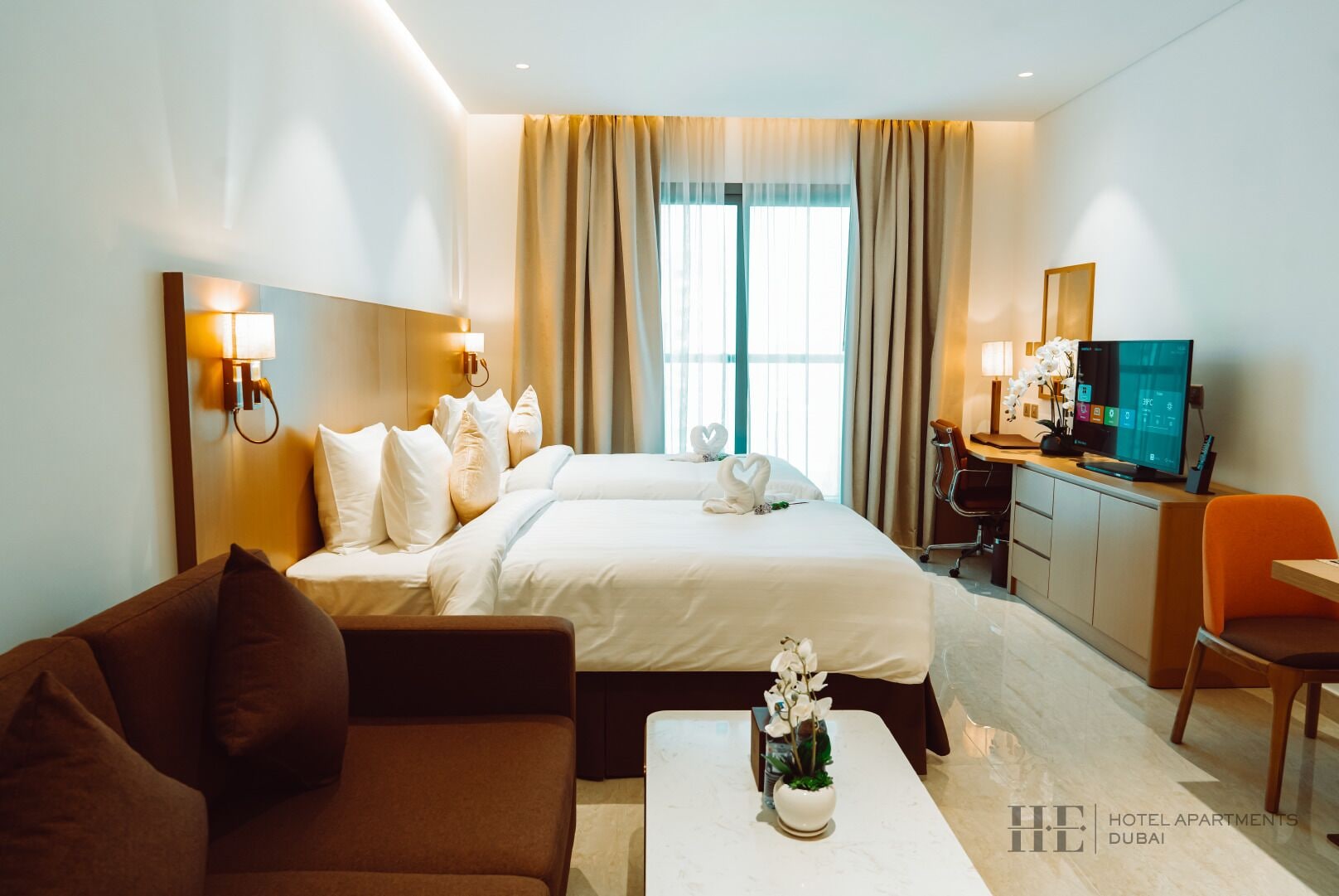 DELUXE, TWIN BEDS