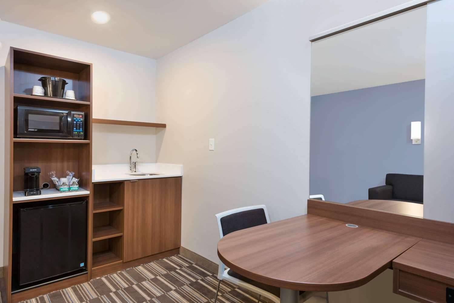 Microtel Inn & Suites By Wyndham Windham 25/41