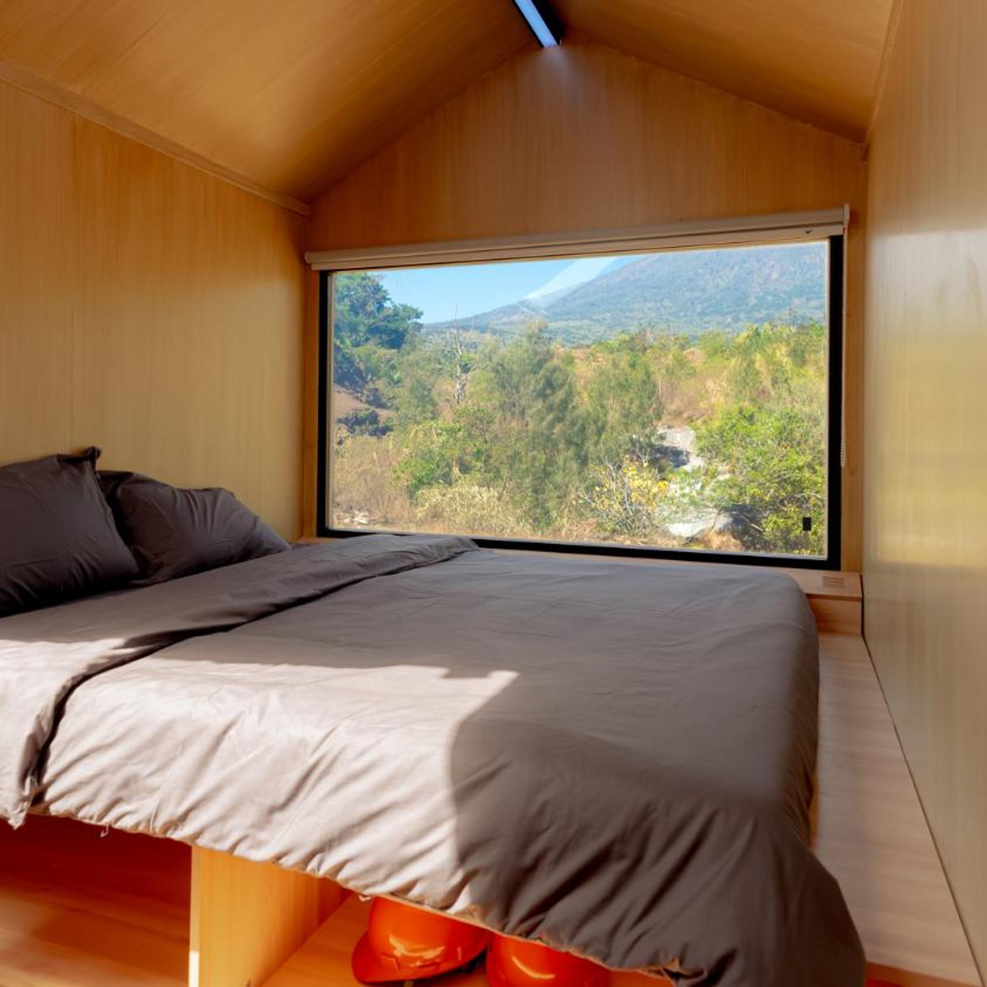 DELUXE, CABIN