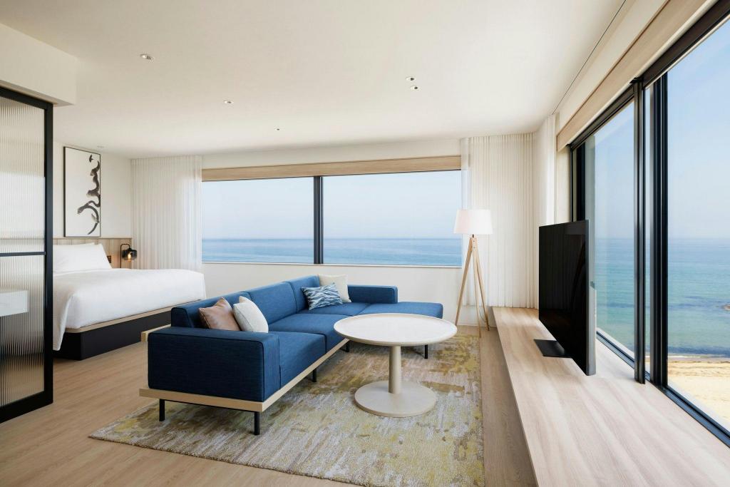 Guest Room, King Bed, Ocean View, Large