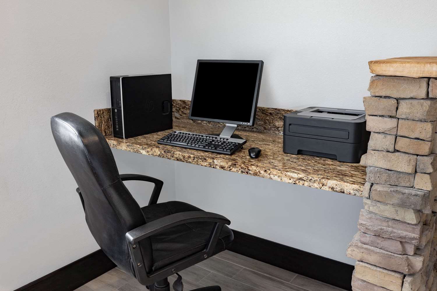 Days Inn by Wyndham Bernalillo 37/43