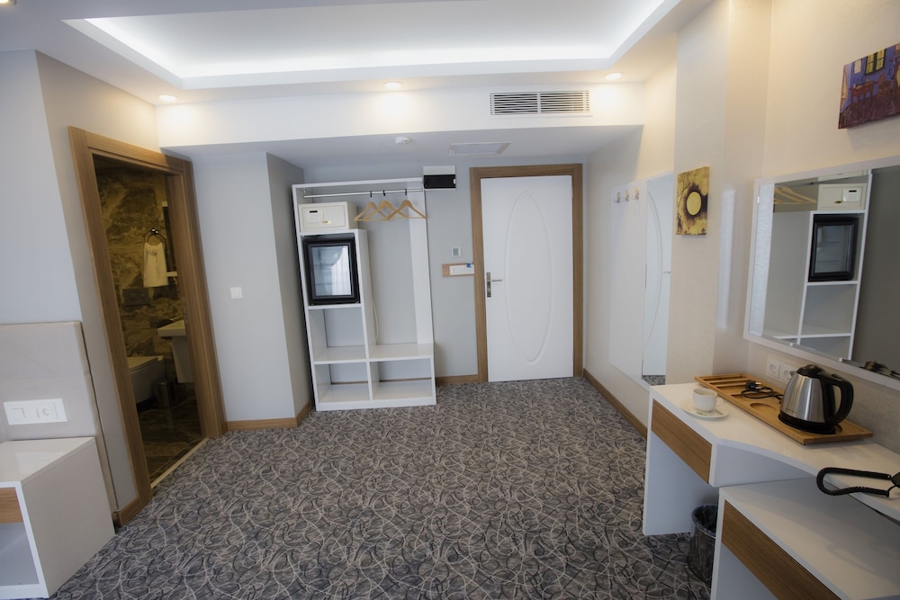 ROYAL INCI AIRPORT HOTEL 67/67