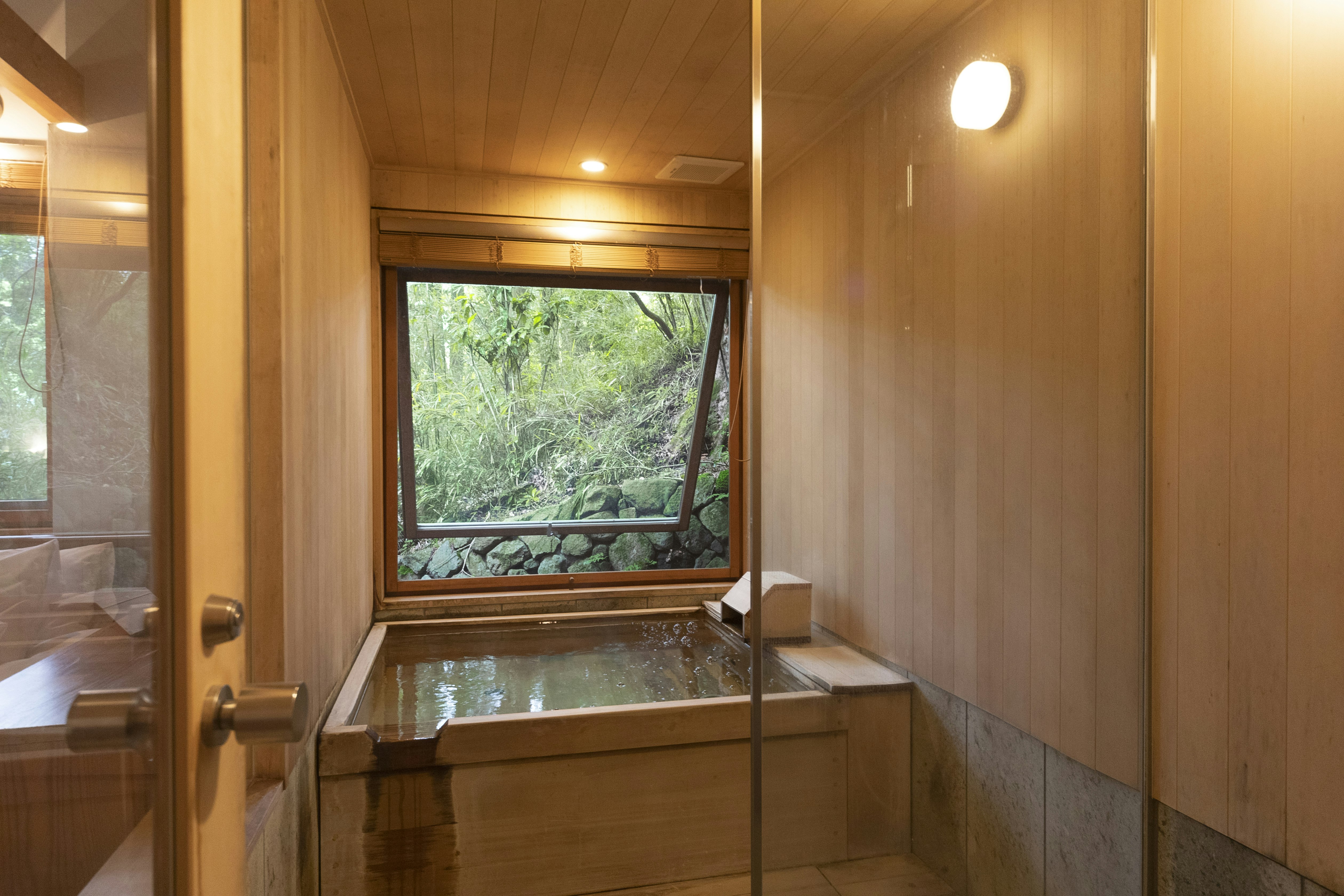 Private Hot Spring Suite Room 4 Beds Yuragi