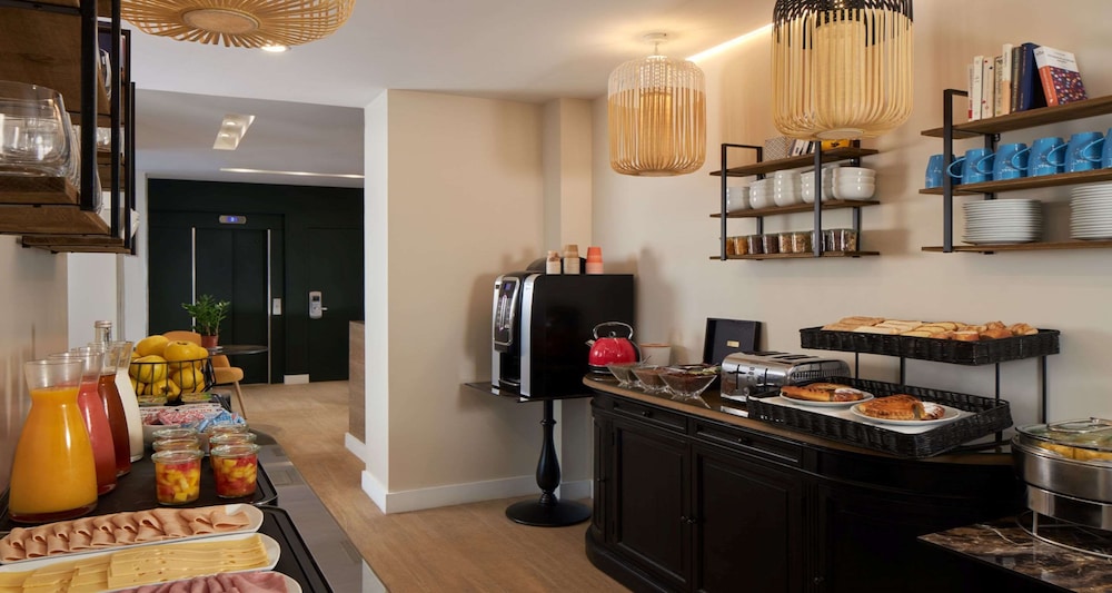 Hotel Apolonia Paris Montmartre, Sure Hotel Collection by BW 23/27