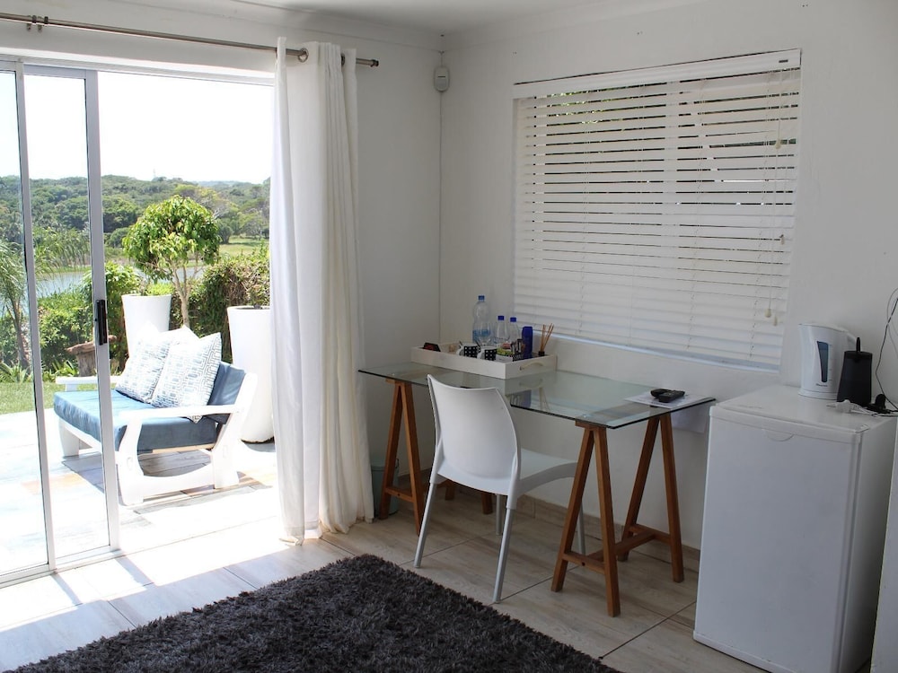 Blue's Guest House 25/33