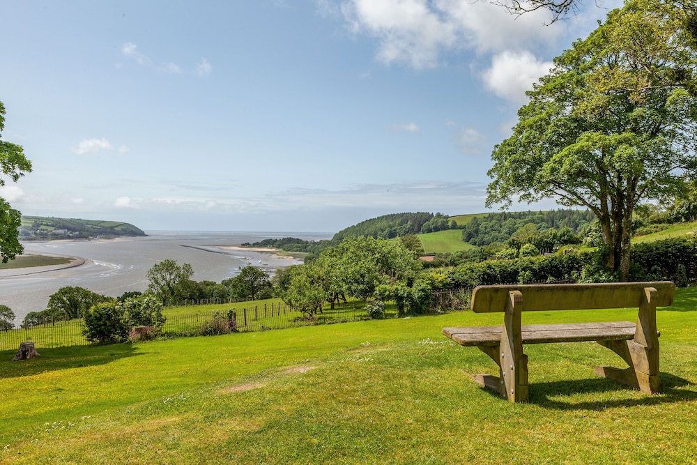 Mansion House Llansteffan 25/32