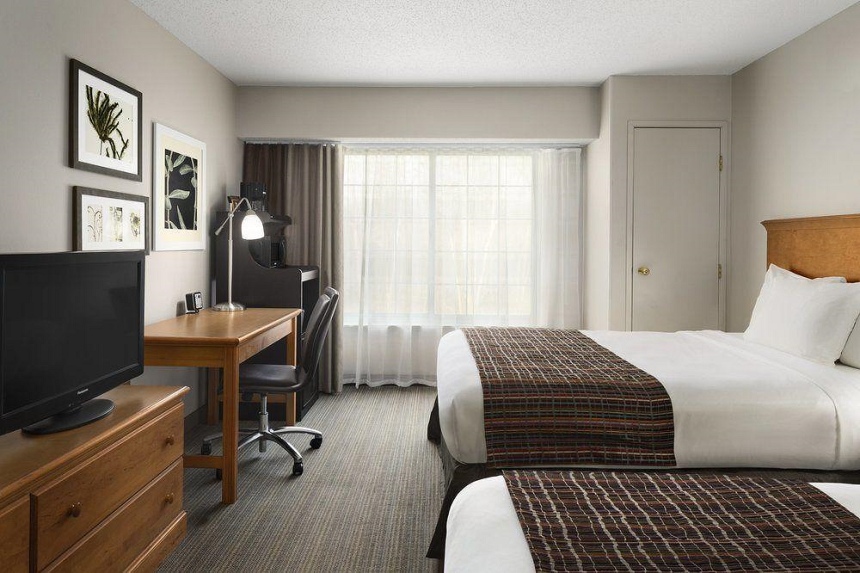Country Inn & Suites by Radisson, Columbus Airport, OH 11/34