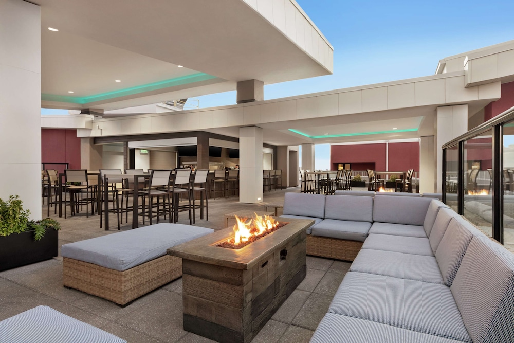 Embassy Suites by Hilton Wilmington Riverfront 37/76