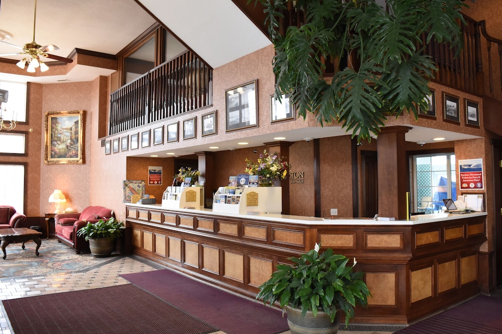 Hamilton Inn Select Beachfront 11/64