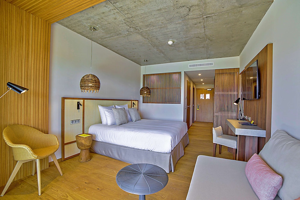 Golden Tulip Porto Vecchio 13/81