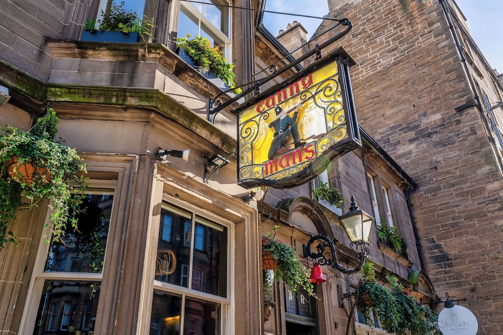 The Lane Hotel 2/50