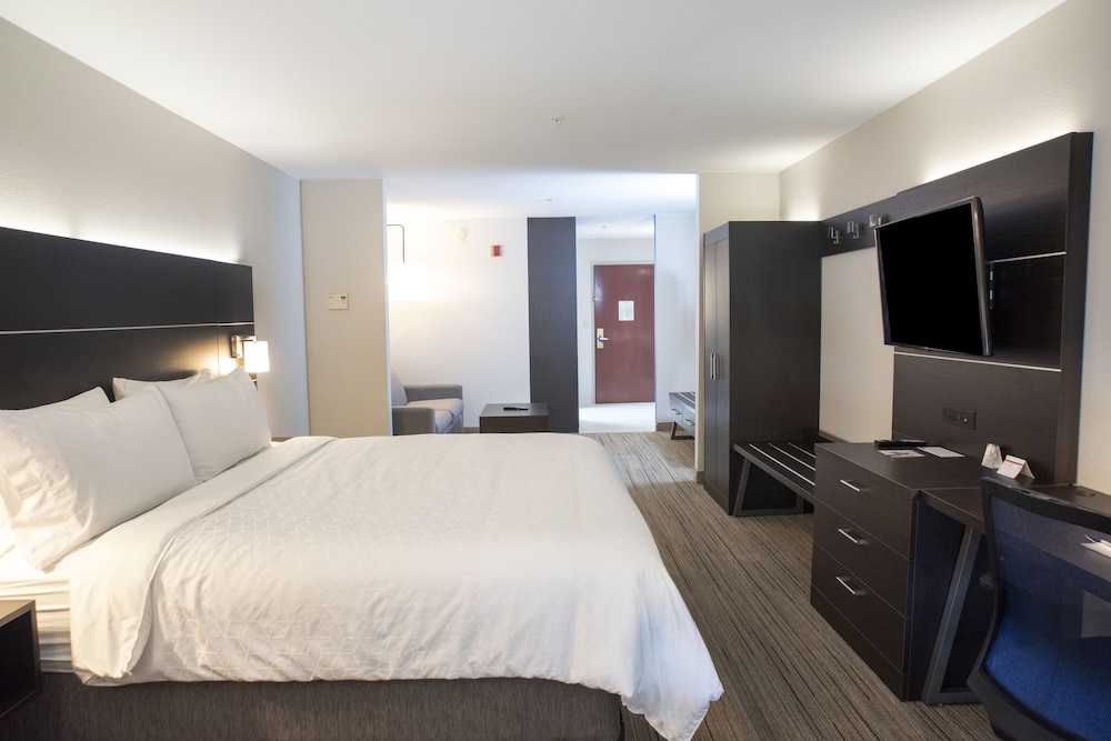 Holiday Inn Express Hotel and Suites Chester-Monroe-Goshen 22/72