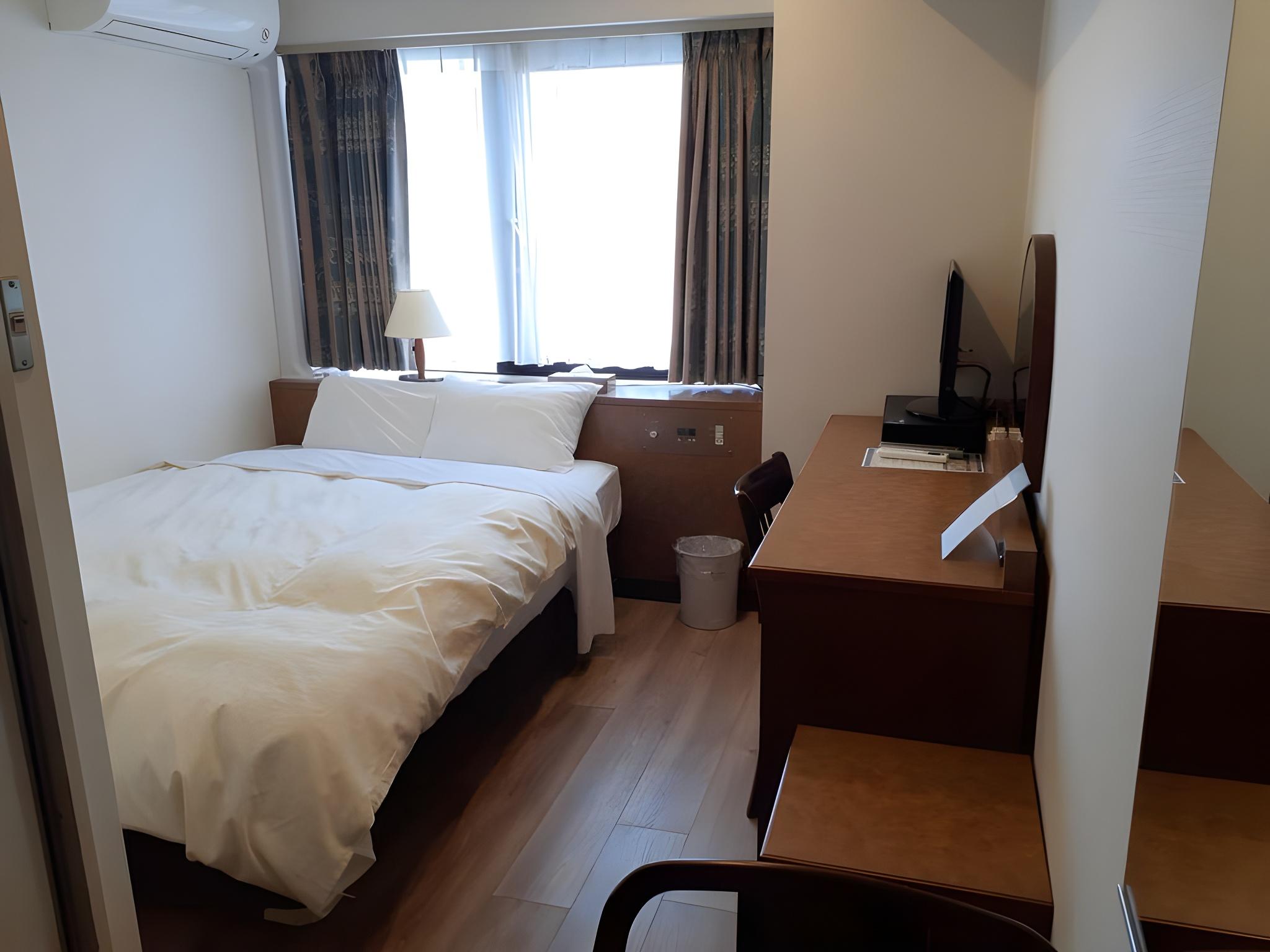 ROOM, DOUBLE BED, SMOKING