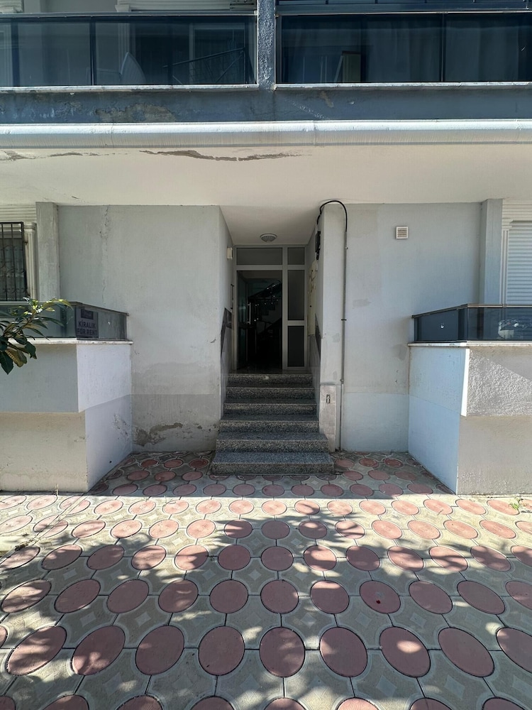 Mavi Restaurant & Apartments 1 11/50