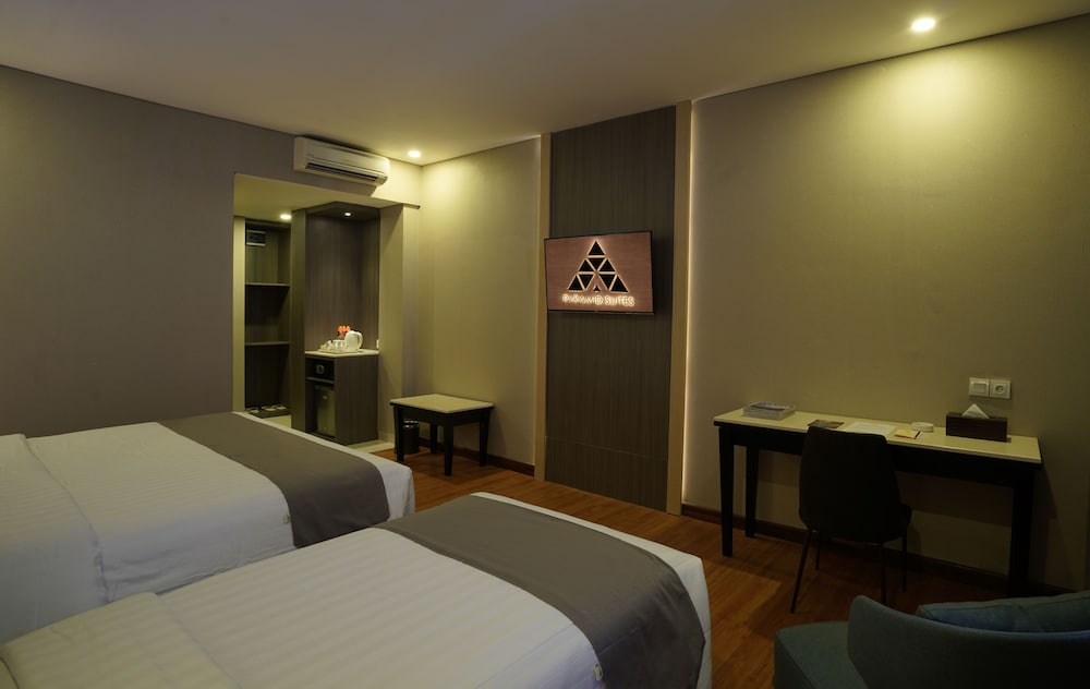 Pyramid Suites 23/54
