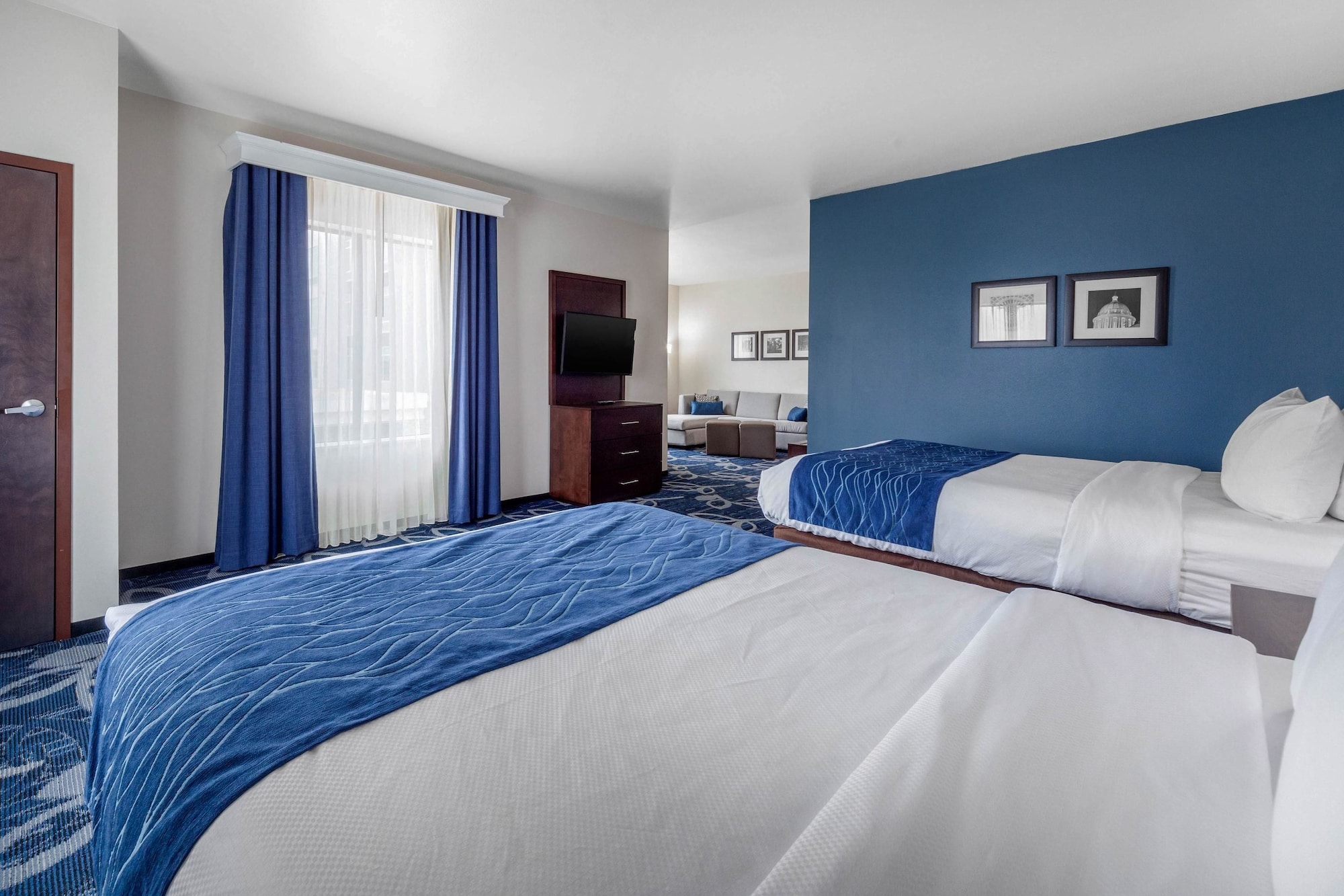 SUITE, 2 QUEEN BEDS