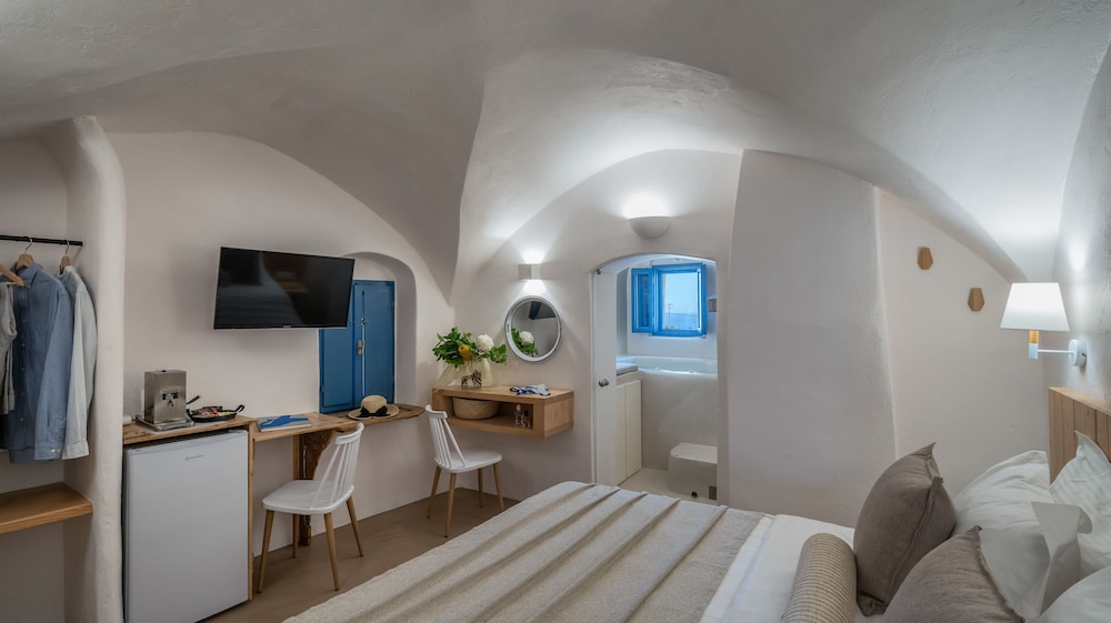 Nalas Cave Suite - Adults Only 11/50