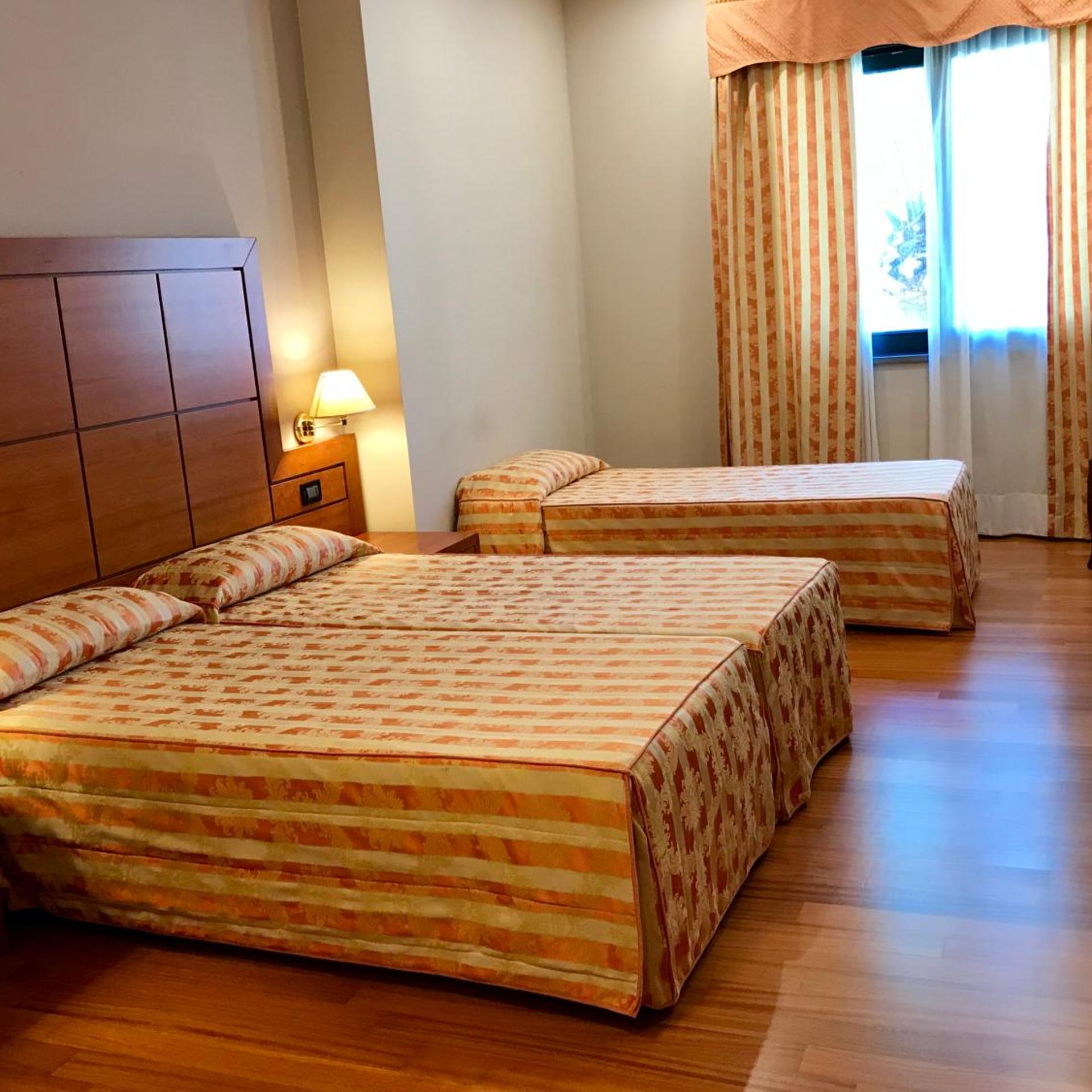 Room, Triple