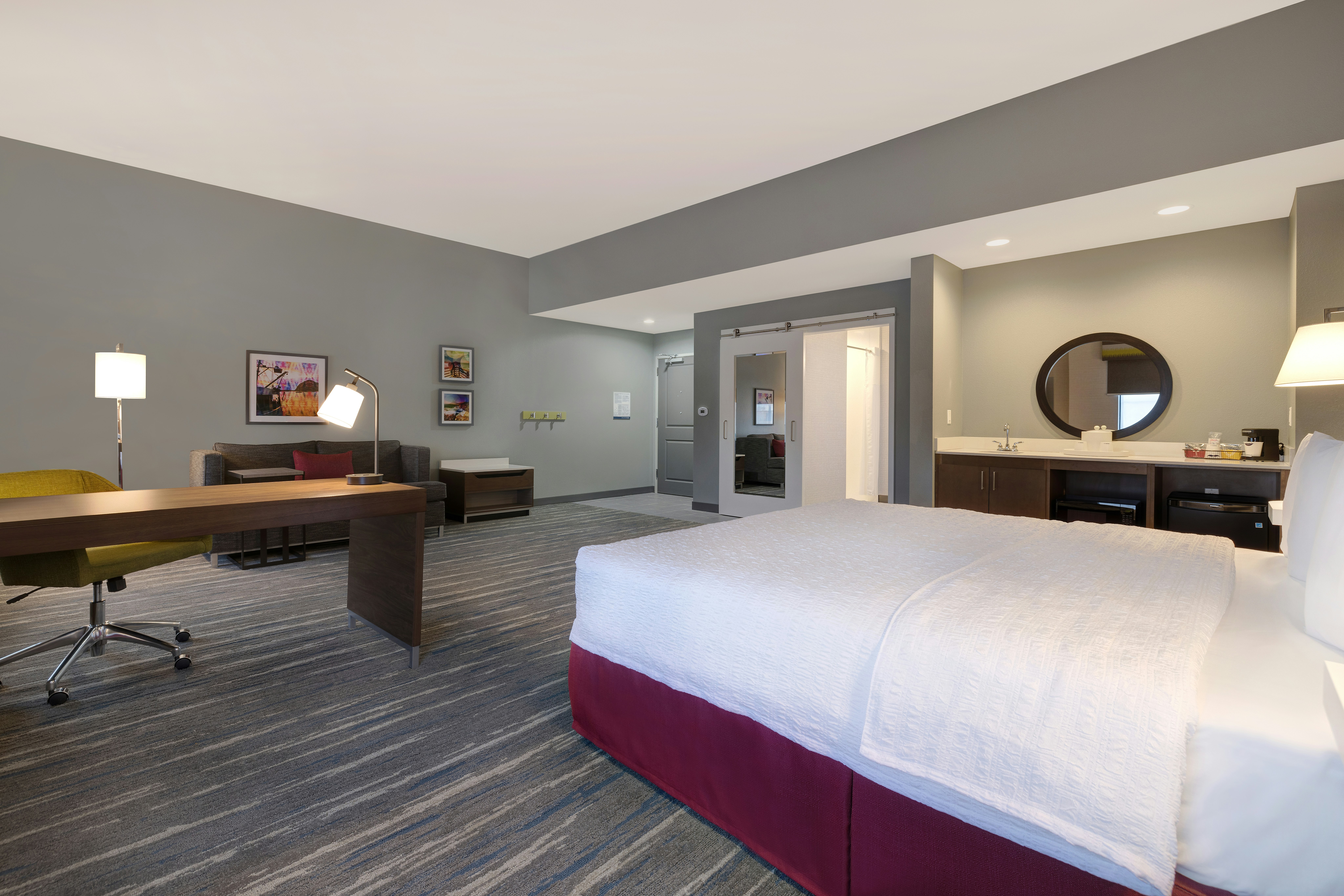 Studio, King Bed, Accessible