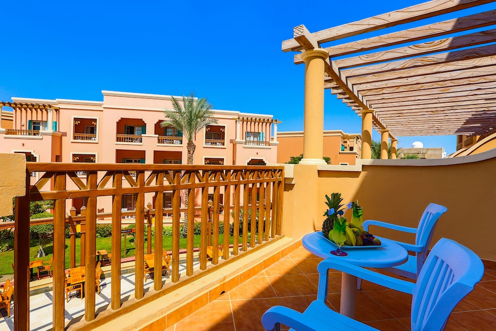 Charmillion Club Aqua Park 44/46