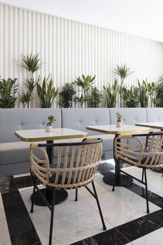 restaurant cafeteria