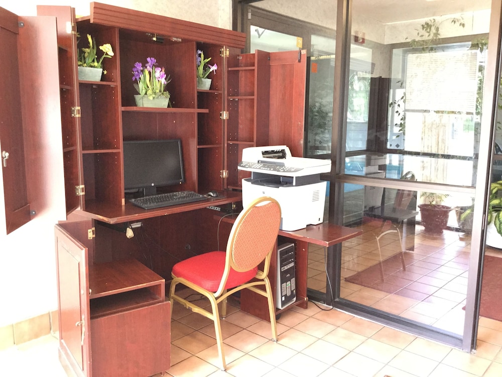 Americas Best Value Inn Suites St Charles St Louis 20/31
