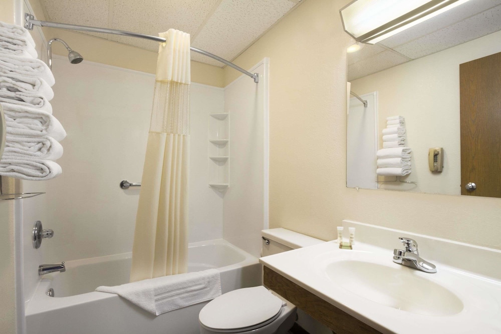 Super 8 by Wyndham Cuba 26/29
